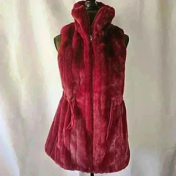 😍 NWT 😍 White House Black Market Luxe Faux Fur Vest, Port, Size S - Picture 2 of 9